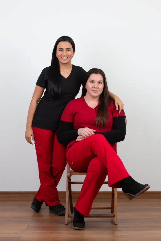 Jenifer Díaz y Andrea Astorga, matronas de Moves Mujer, en el centro de Curicó